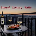 Sunset Luxury Suite - Rooftop Apartment In The City Center